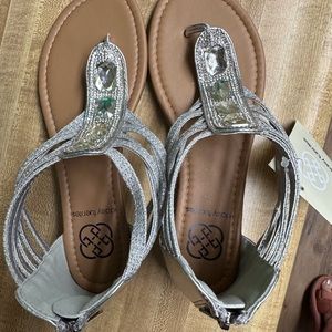 NWT Daisy Fuentes 6.5 silver glitter jeweled gladiator sandals